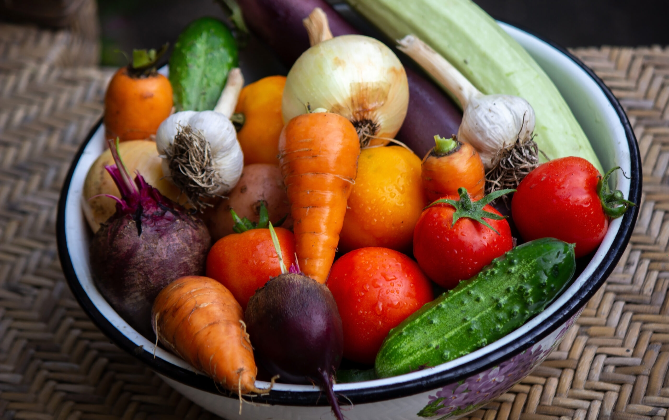 fresh-picked-vegetables-in-a-bowl-in-the-garden-2025-03-15-23-53-13-utc.jpg